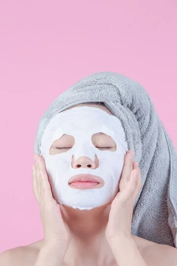 beautiful-asian-women-are-using-face-mask-face-sheet-pink-background_1150-10277